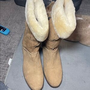 Ugg boots size 10 in tan